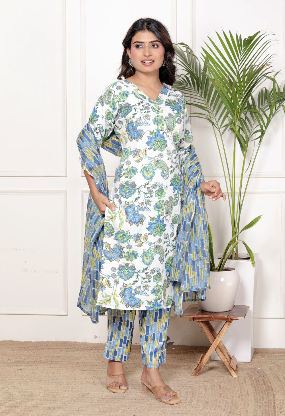 044A4086 Women's Premium Cotton Floral Print Kurta & Pant Collection