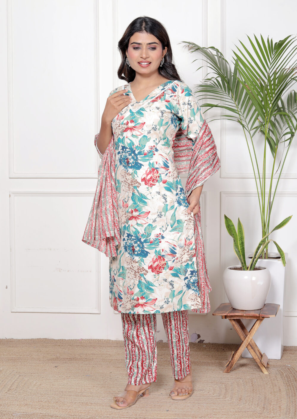 044A4115 Women's Premium Cotton Floral Print Kurta & Pant Collection