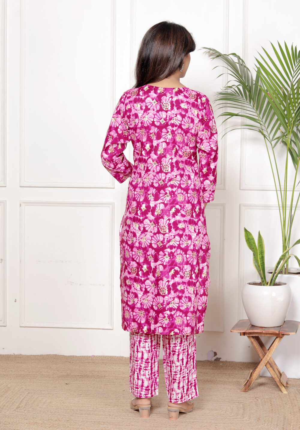044A4136 Fuchsia Pink Floral Batik Print Kurta & Straight Pant Set